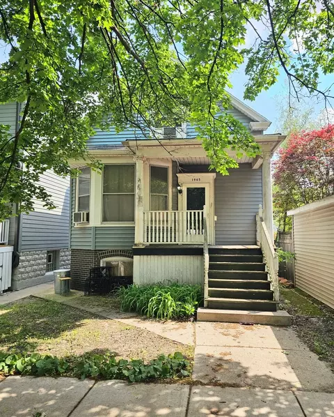 1965 W Berwyn Ave, Chicago, IL 60640