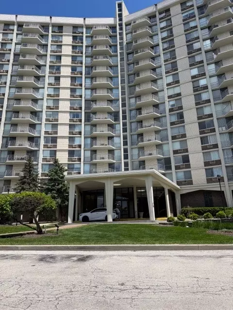 40 N Tower Rd #11K, Oak Brook, IL 60523