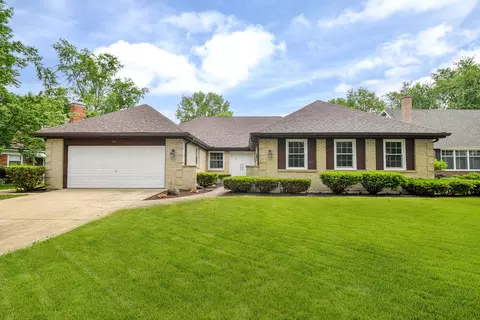 541 Williamsburg Rd, Glen Ellyn, IL 60137