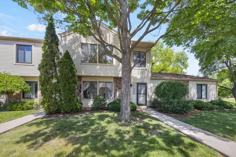 1626 Vermont Dr #1626, Elk Grove Village, IL 60007