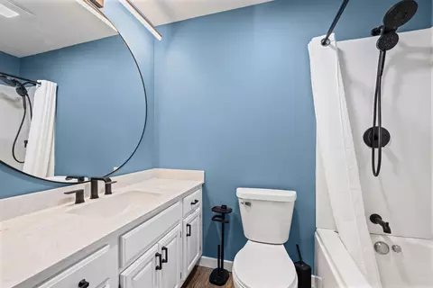 Bath - 1011 Beverly Dr, Wheeling, IL 60090 photo 1 of 2