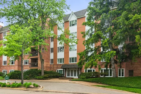205 N Rivershire Ln #414, Lincolnshire, IL 60069