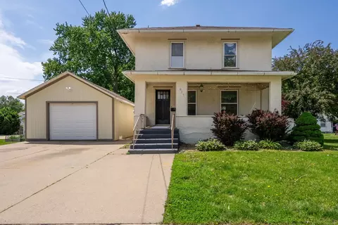 617 9th Ave, Dewitt, IA 52742
