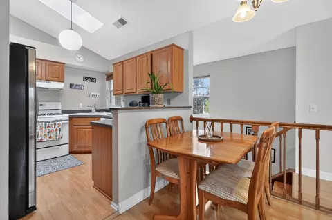 Dining - 943 Ridgefield Ln #4, Wheeling, IL 60090 photo 2 of 2