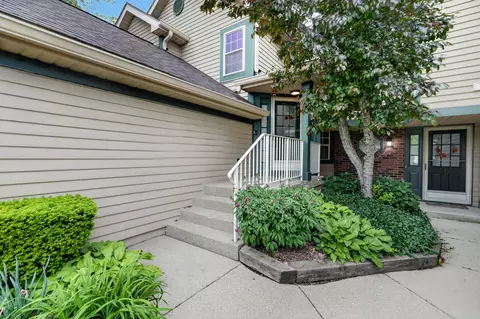 Other - 943 Ridgefield Ln #4, Wheeling, IL 60090 photo 1 of 7