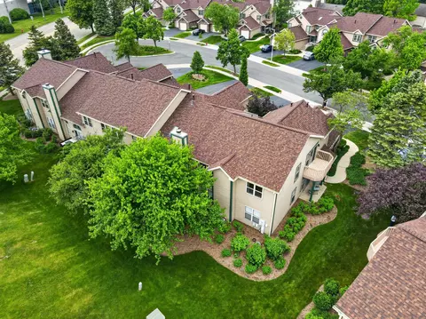 View/Area - 943 Ridgefield Ln #4, Wheeling, IL 60090 photo 6 of 9