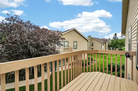 Exterior - 943 Ridgefield Ln #4, Wheeling, IL 60090 photo 3 of 5