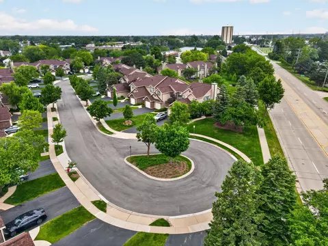 View/Area - 943 Ridgefield Ln #4, Wheeling, IL 60090 photo 4 of 9