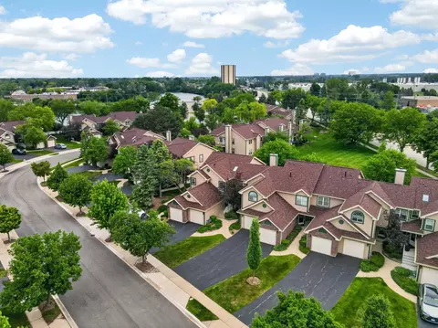 View/Area - 943 Ridgefield Ln #4, Wheeling, IL 60090 photo 3 of 9