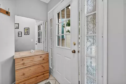 Entry Way - 943 Ridgefield Ln #4, Wheeling, IL 60090 photo 1 of 3