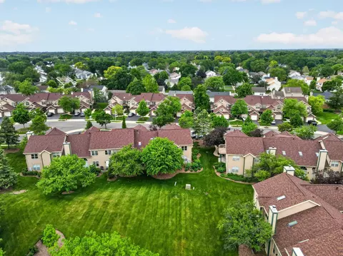 View/Area - 943 Ridgefield Ln #4, Wheeling, IL 60090 photo 5 of 9