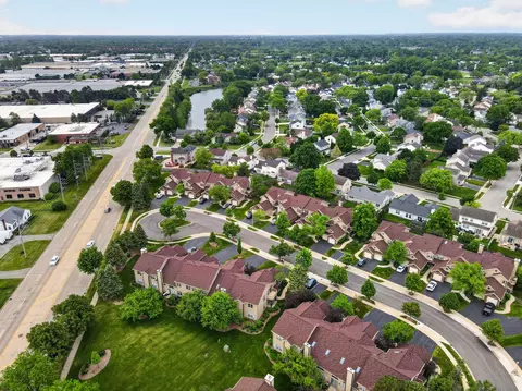 View/Area - 943 Ridgefield Ln #4, Wheeling, IL 60090 photo 9 of 9