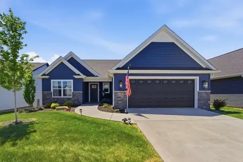 6216 Deere Creek Ln, Davenport, IA 52807