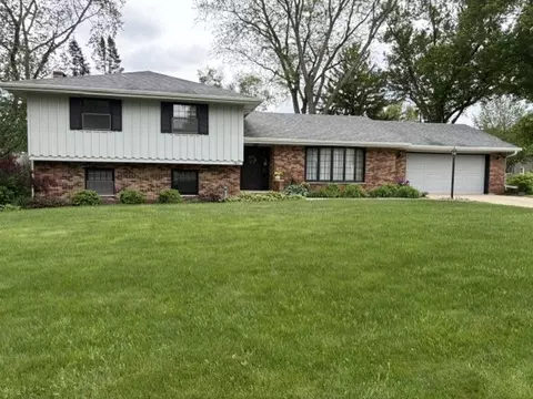 1505 Lakewood Dr, Mendota, IL 61342
