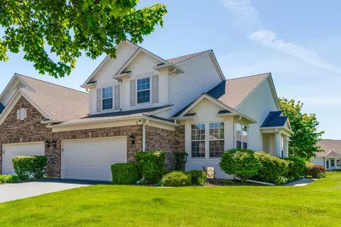 Exterior - 2 Tiverton Ct, Algonquin, IL 60102 photo 2 of 9