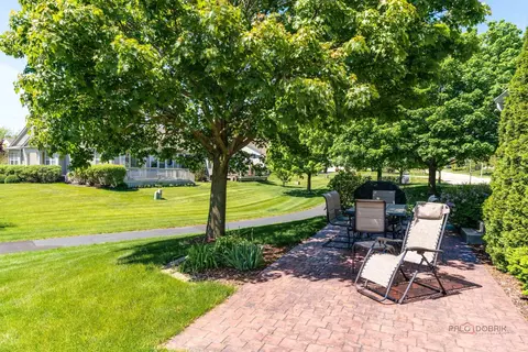 Exterior - 2 Tiverton Ct, Algonquin, IL 60102 photo 8 of 9