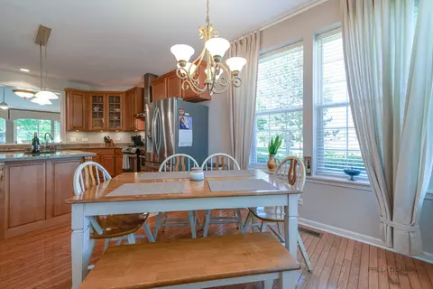Dining - 2 Tiverton Ct, Algonquin, IL 60102 photo 3 of 5