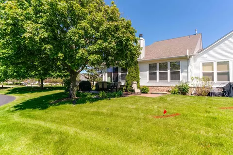 Exterior - 2 Tiverton Ct, Algonquin, IL 60102 photo 9 of 9