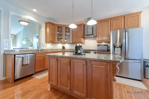 Kitchen - 2 Tiverton Ct, Algonquin, IL 60102 photo 2 of 3