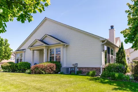 Exterior - 2 Tiverton Ct, Algonquin, IL 60102 photo 4 of 9