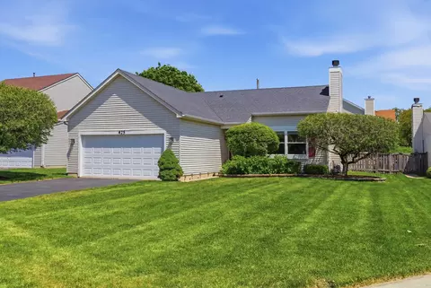425 Hobart Dr, South Elgin, IL 60177
