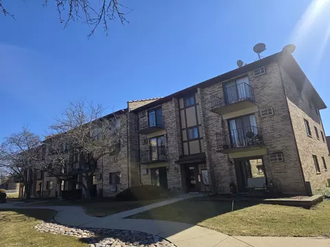 340 Klein Creek Ct #5E, Carol Stream, IL 60188