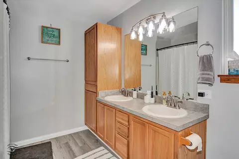 Bath - 1418 Major Dr, Plainfield, IL 60586 photo 1 of 2