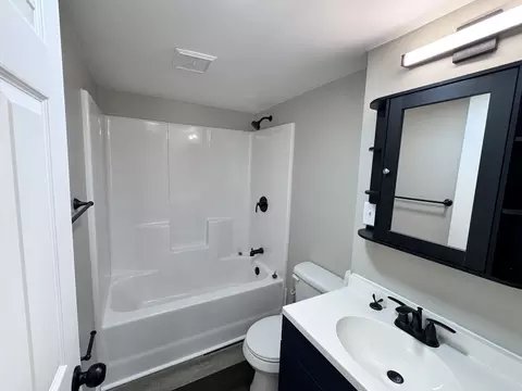 Bath - 4372 Cartter Rd, Kell, IL 62853 photo 1 of 6