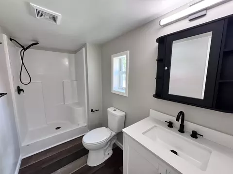 Bath - 4372 Cartter Rd, Kell, IL 62853 photo 5 of 6