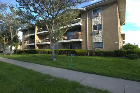 4755 W 101st St #101, Oak Lawn, IL 60453