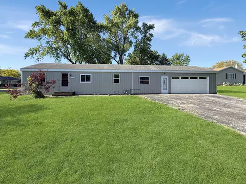 212 E Willard St, Gifford, IL 61847