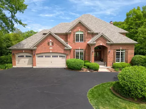 28616 W Park Dr, Barrington, IL 60010