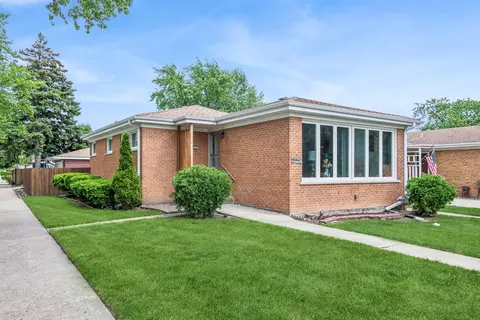 8559 N Osceola Ave, Niles, IL 60714