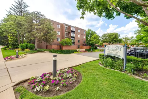 2200 Bouterse St #407, Park Ridge, IL 60068