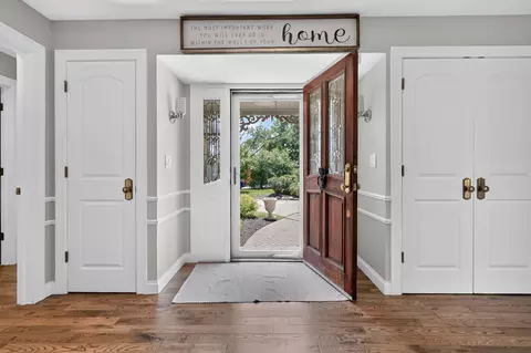 Entry Way - 9682 Reding Cir, Des Plaines, IL 60016 photo 1 of 6
