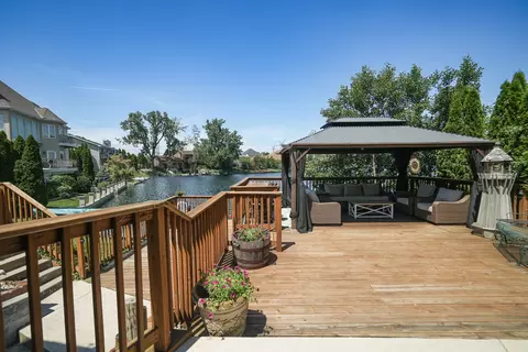 Exterior - 9682 Reding Cir, Des Plaines, IL 60016 photo 3 of 11