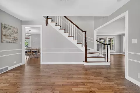 Entry Way - 9682 Reding Cir, Des Plaines, IL 60016 photo 2 of 6