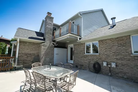Exterior - 9682 Reding Cir, Des Plaines, IL 60016 photo 8 of 11