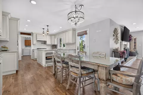 Dining - 9682 Reding Cir, Des Plaines, IL 60016 photo 3 of 4