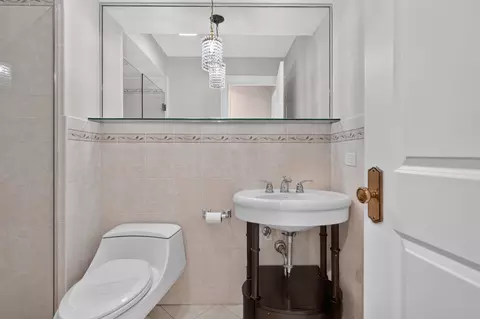 Bath - 9682 Reding Cir, Des Plaines, IL 60016 photo 2 of 6