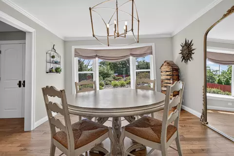 Dining - 9682 Reding Cir, Des Plaines, IL 60016 photo 2 of 4