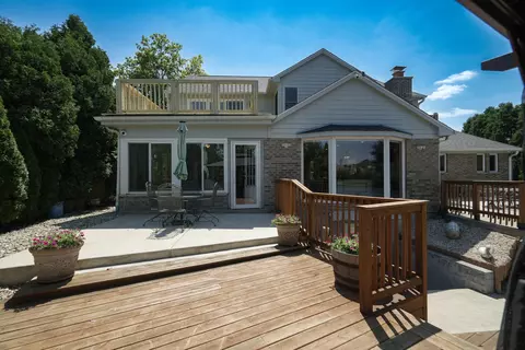 Exterior - 9682 Reding Cir, Des Plaines, IL 60016 photo 5 of 11