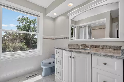 Bath - 9682 Reding Cir, Des Plaines, IL 60016 photo 6 of 6