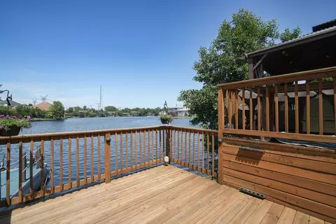 Exterior - 9682 Reding Cir, Des Plaines, IL 60016 photo 7 of 11