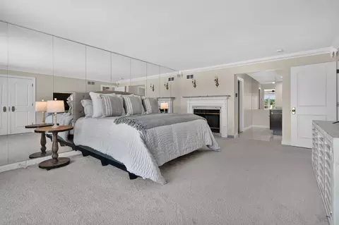 Bedroom - 9682 Reding Cir, Des Plaines, IL 60016 photo 3 of 6