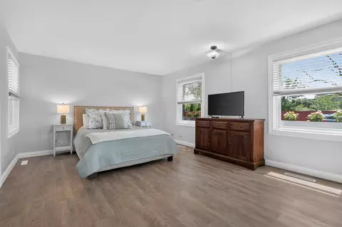 Bedroom - 9682 Reding Cir, Des Plaines, IL 60016 photo 1 of 6