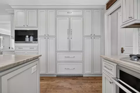 Kitchen - 9682 Reding Cir, Des Plaines, IL 60016 photo 3 of 5