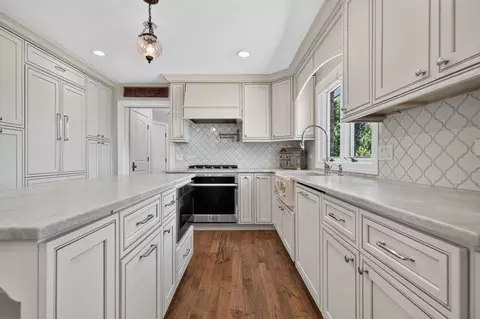 Kitchen - 9682 Reding Cir, Des Plaines, IL 60016 photo 2 of 5