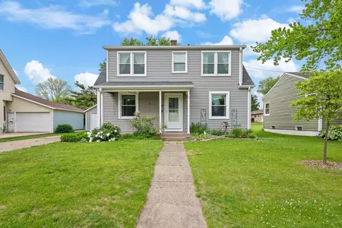 224 E James St, Walcott, IA 52773