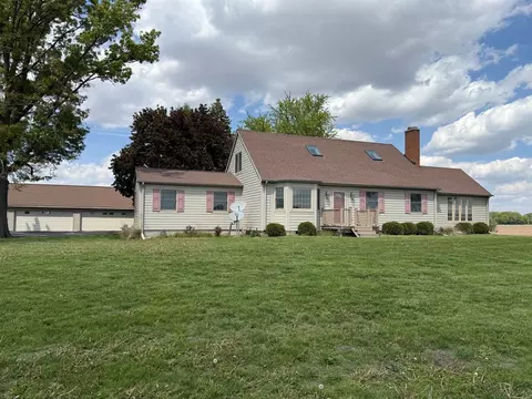311 Stouffer Rd, Sterling, IL 61081